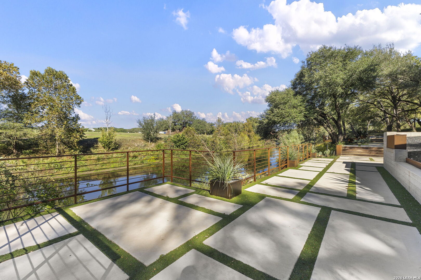 304 RIVERFRONT DR, New Braunfels, TX 78132