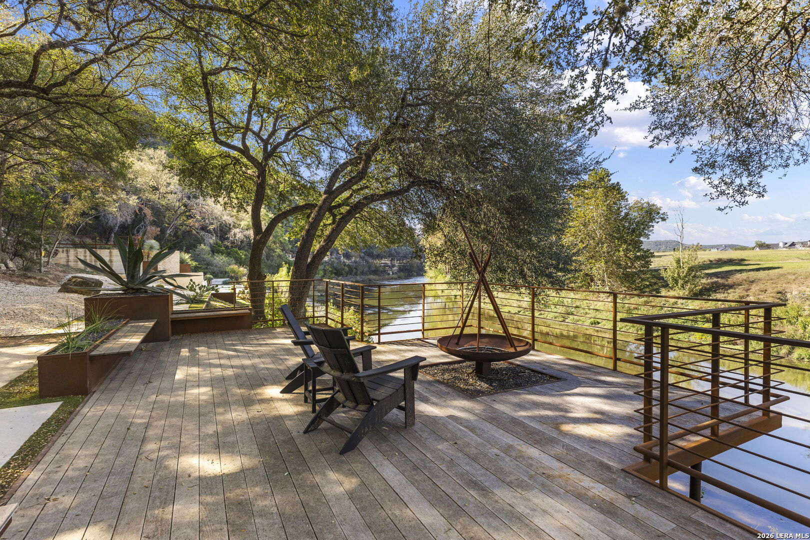 304 RIVERFRONT DR, New Braunfels, TX 78132