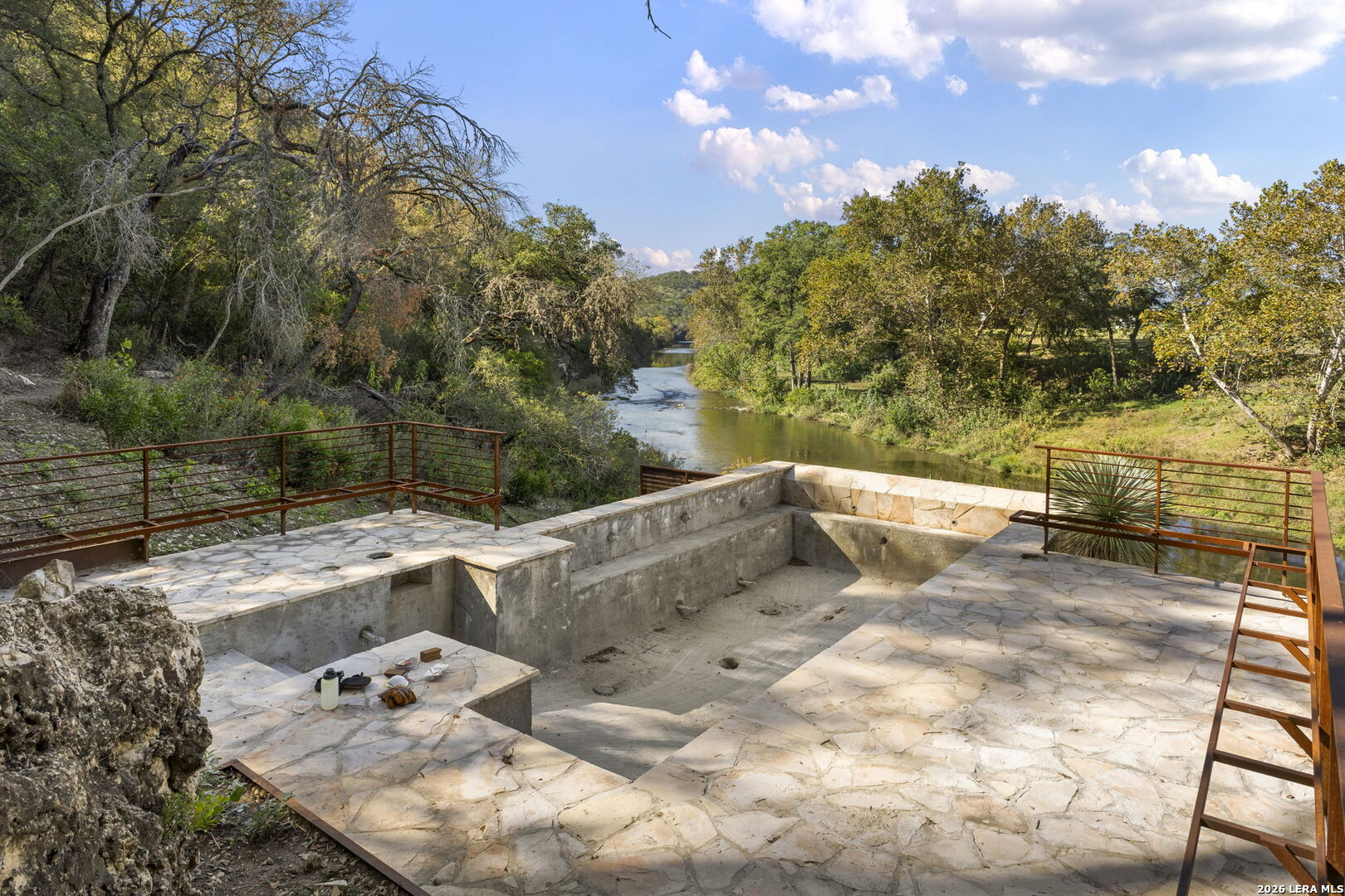 304 RIVERFRONT DR, New Braunfels, TX 78132