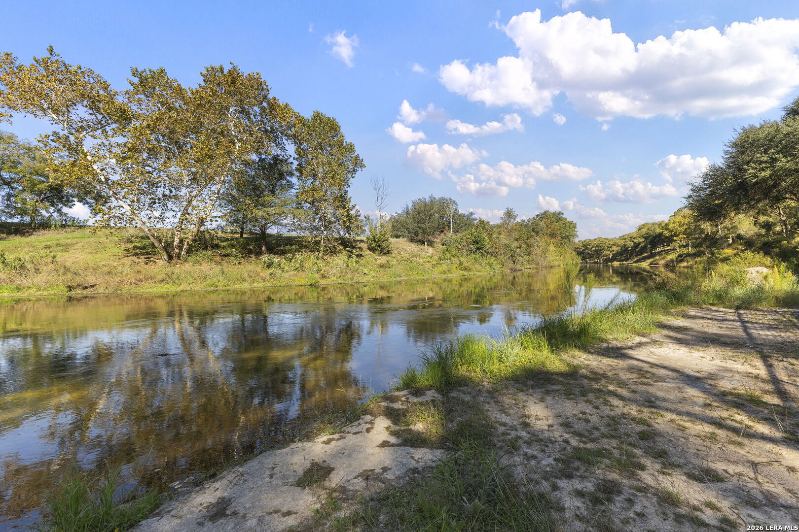 304 RIVERFRONT DR, New Braunfels, TX 78132