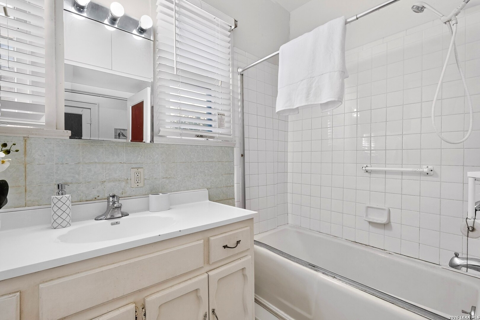 230 W High Ave., San Antonio, TX 78210