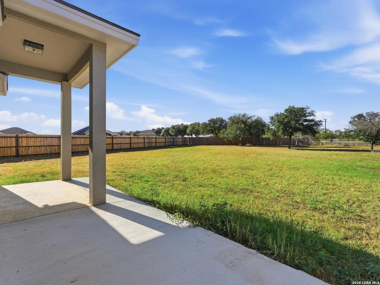 100 W MEDIUM MEADOW DR, Lytle, TX 78052