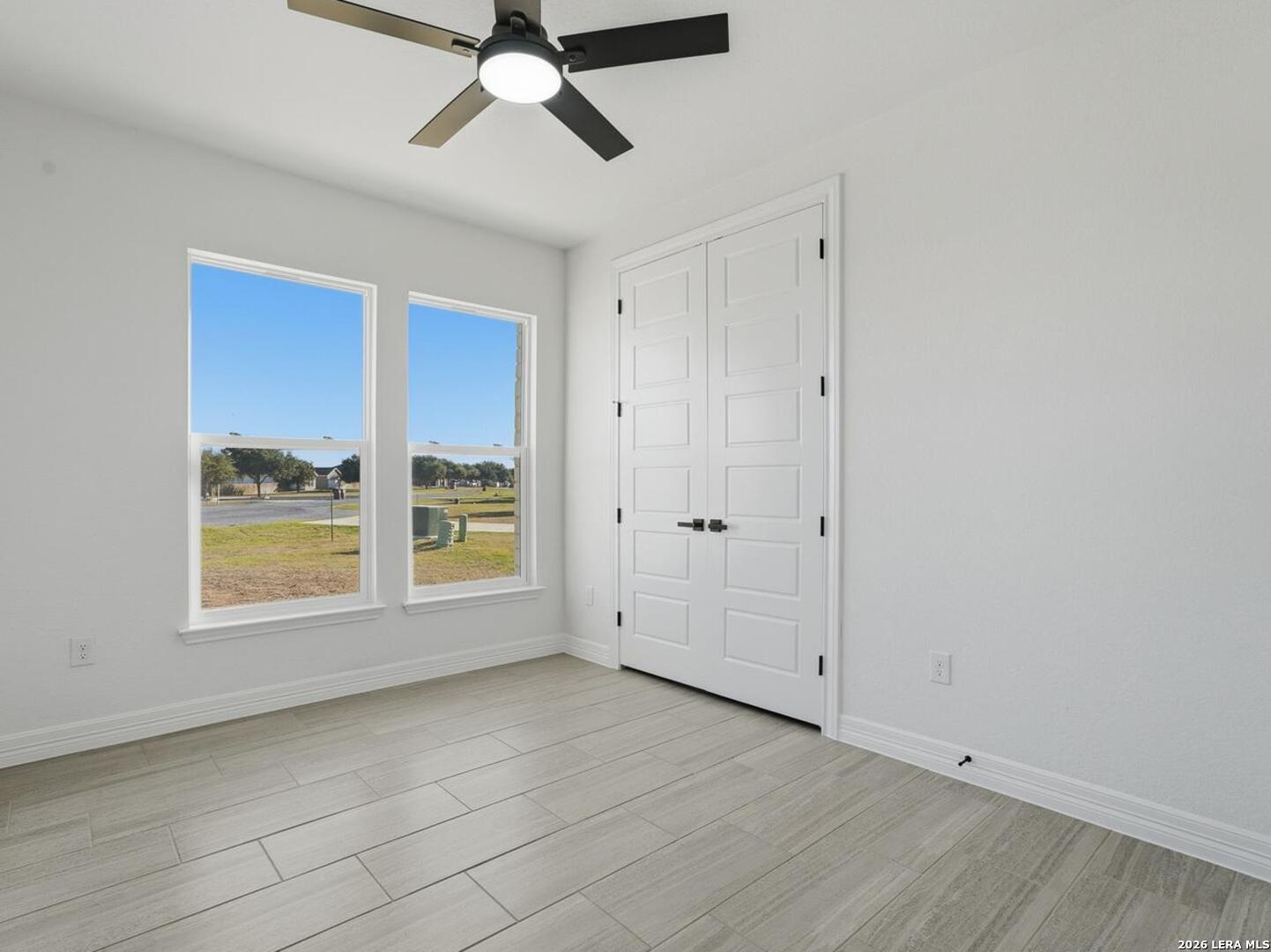 100 W MEDIUM MEADOW DR, Lytle, TX 78052