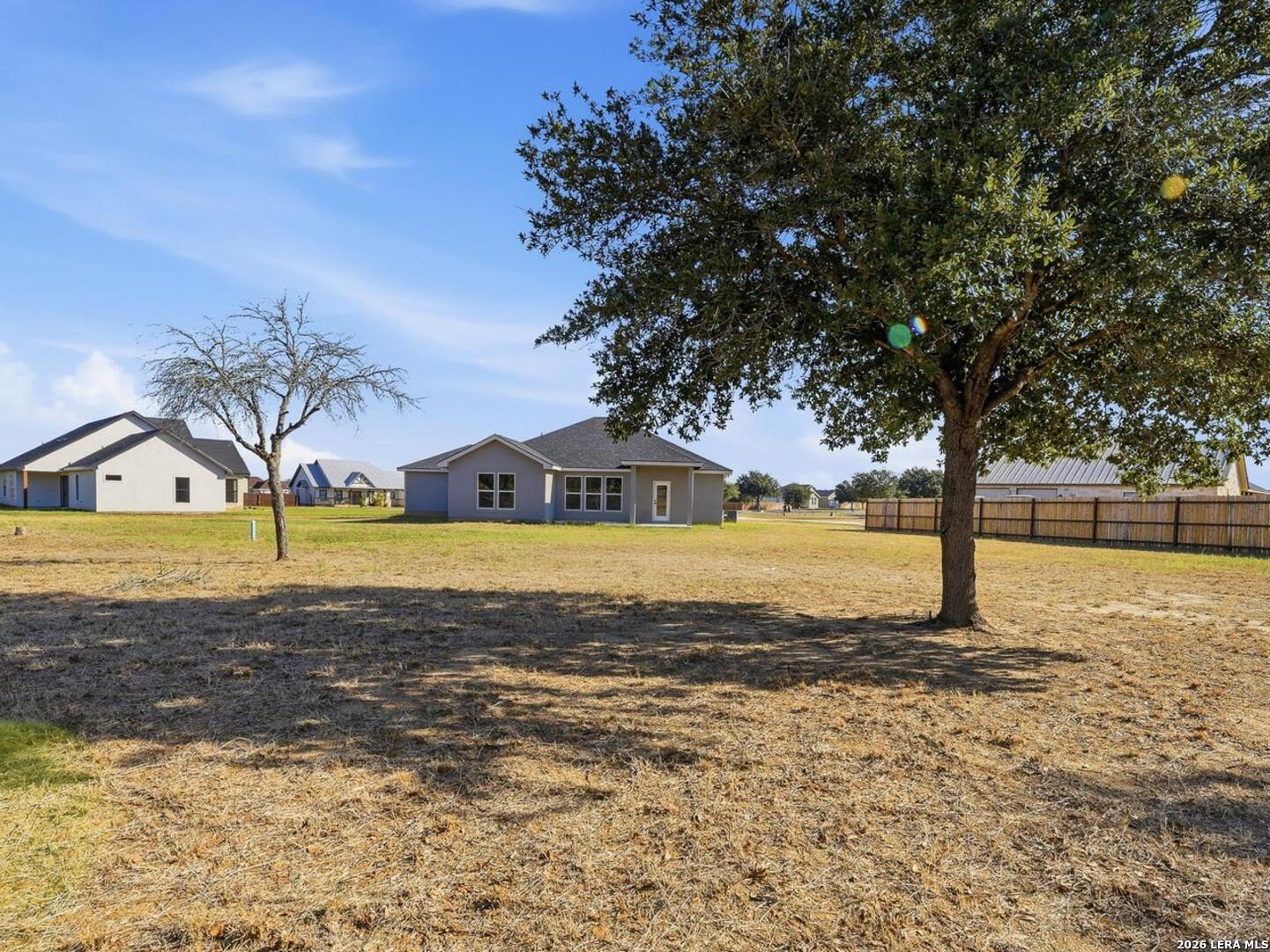 100 W MEDIUM MEADOW DR, Lytle, TX 78052
