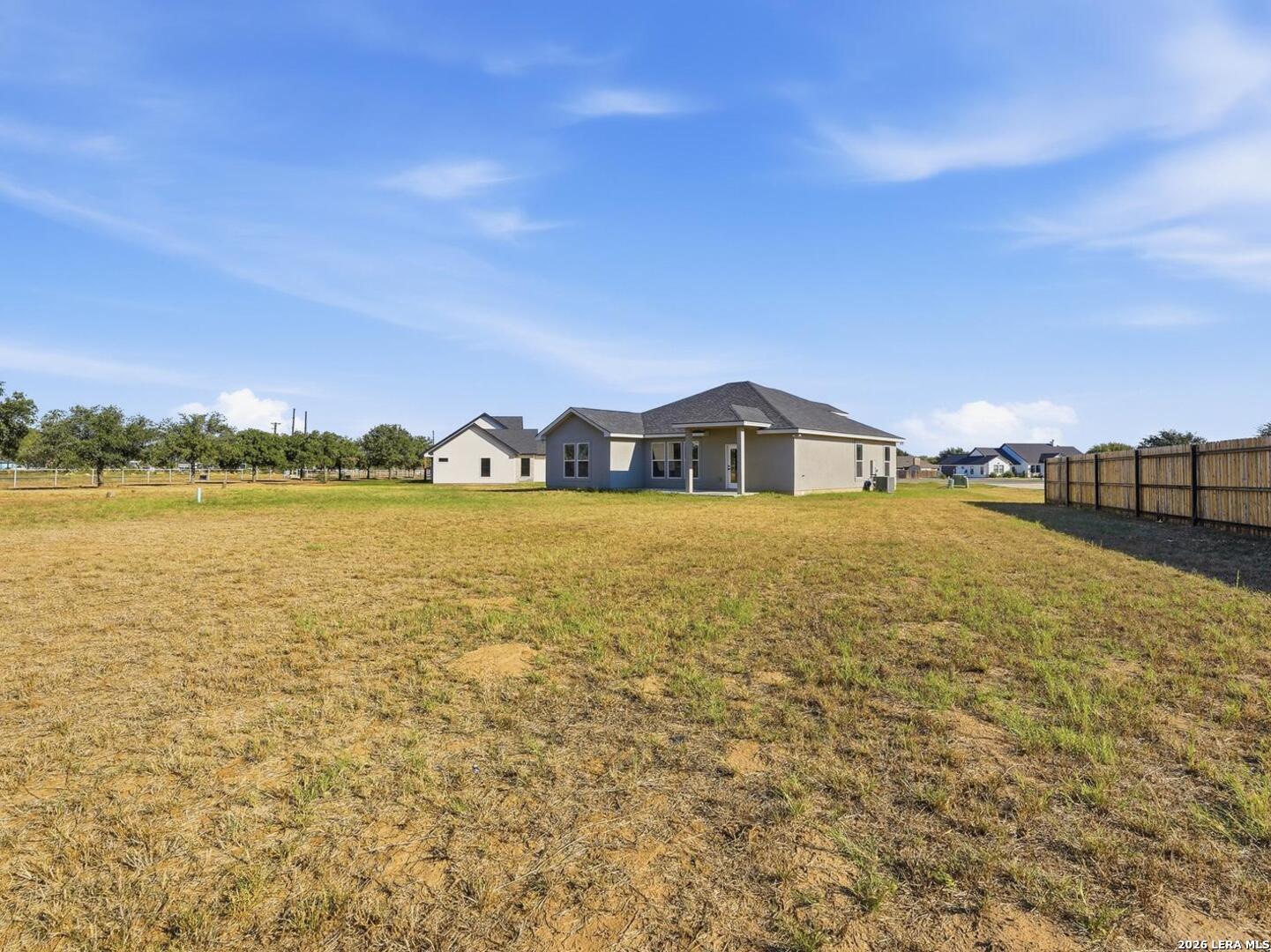 100 W MEDIUM MEADOW DR, Lytle, TX 78052