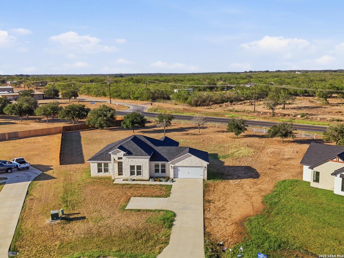 100 W MEDIUM MEADOW DR, Lytle, TX 78052
