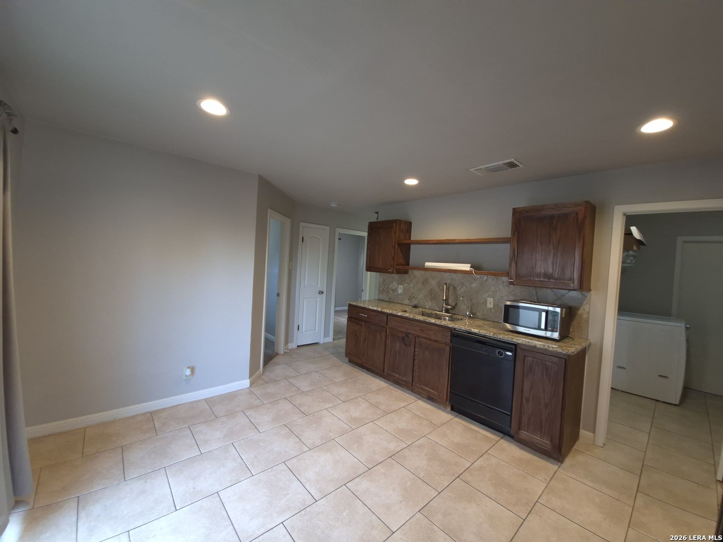 6818 EDEN GROVE DR, Converse, TX 78109