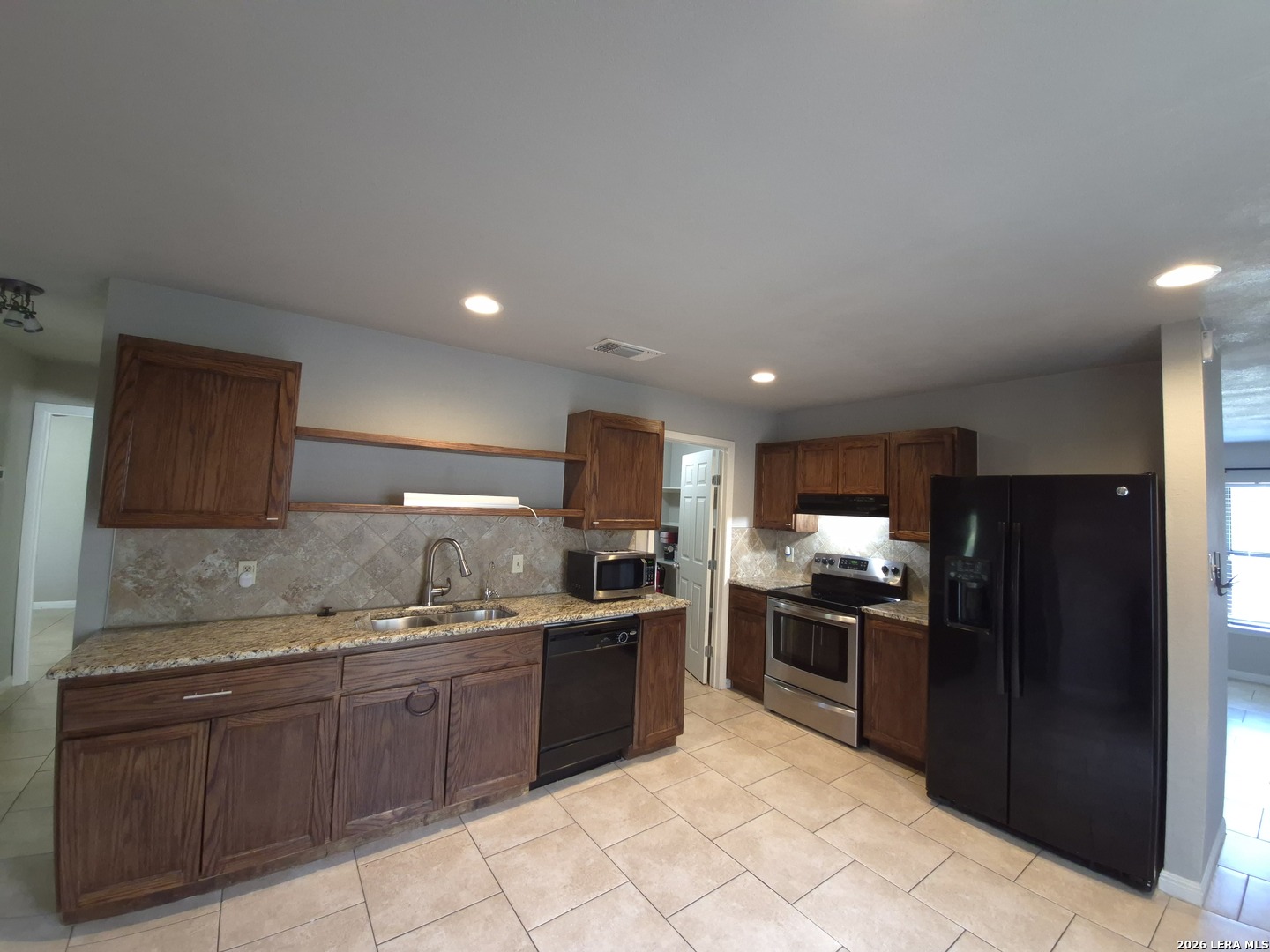 6818 EDEN GROVE DR, Converse, TX 78109