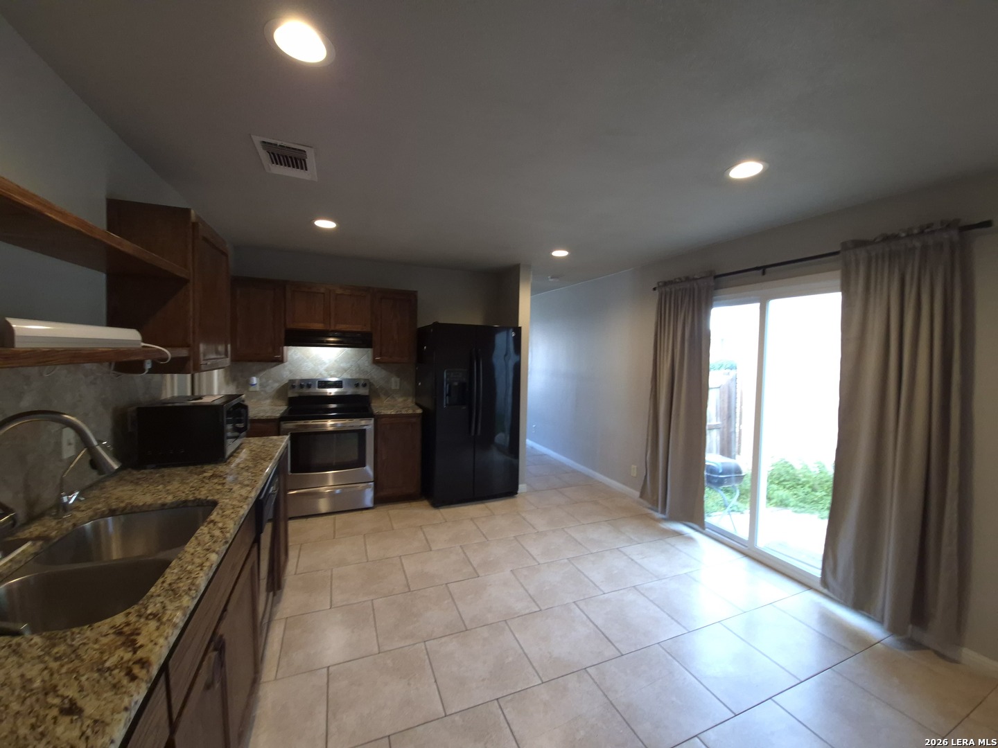 6818 EDEN GROVE DR, Converse, TX 78109