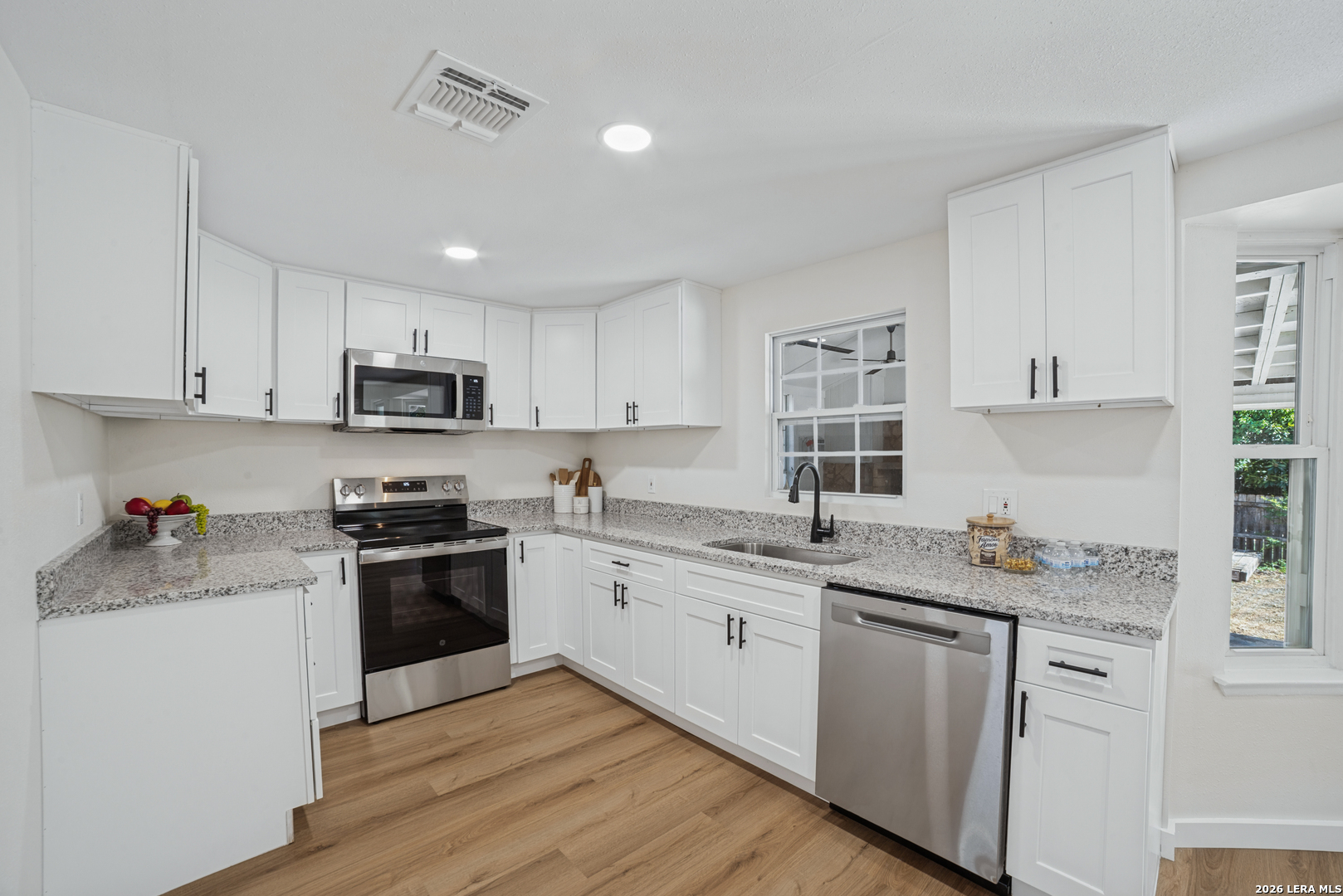 1226 HAYLOFT LN, San Antonio, TX 78245