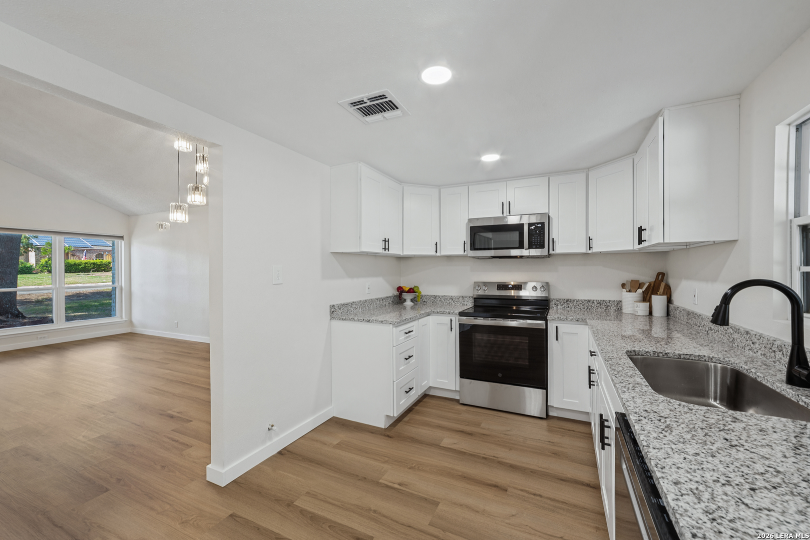 1226 HAYLOFT LN, San Antonio, TX 78245