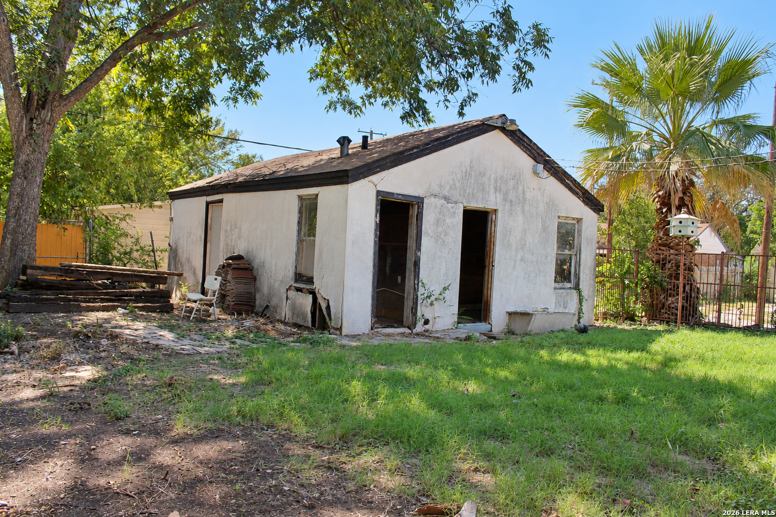 1944 W Summit, San Antonio, TX 78201
