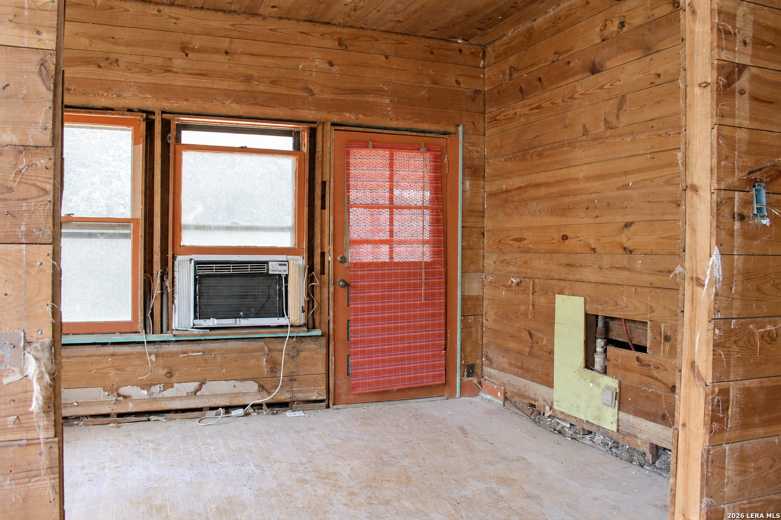 1944 W Summit, San Antonio, TX 78201