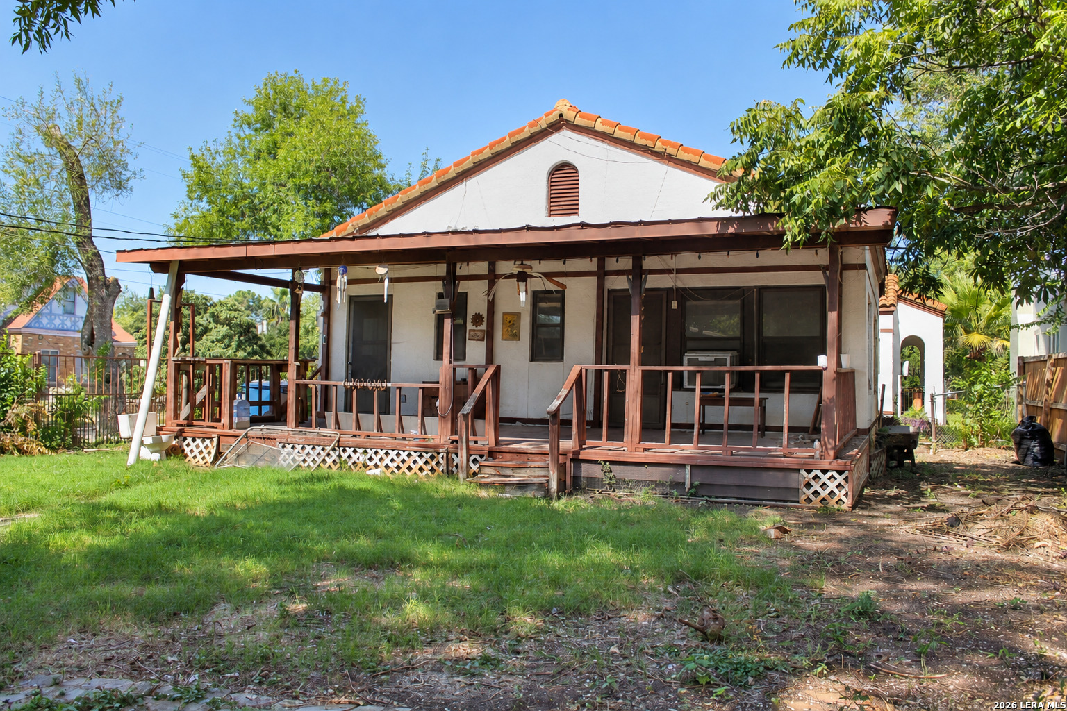 1944 W Summit, San Antonio, TX 78201