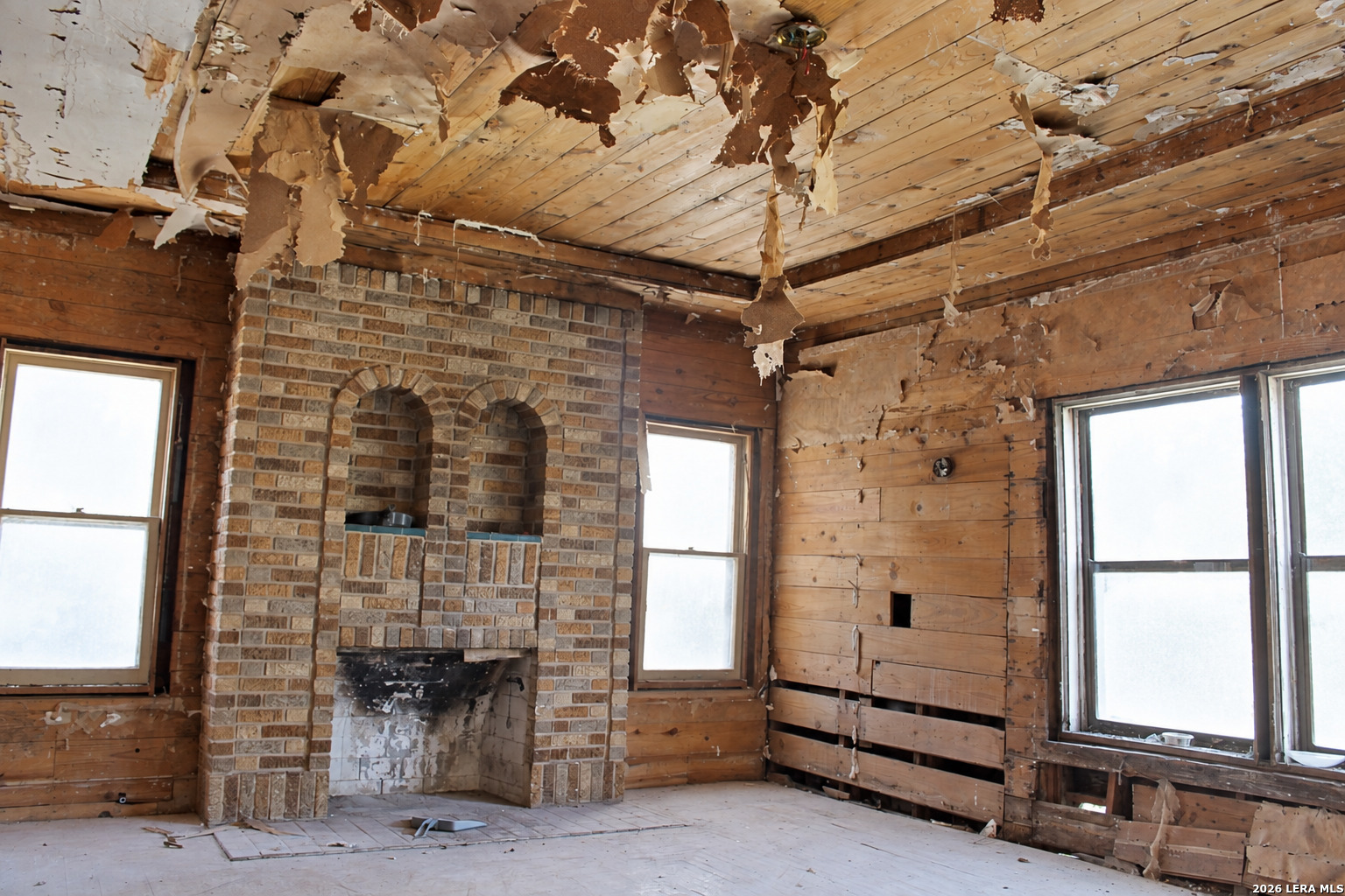 1944 W Summit, San Antonio, TX 78201