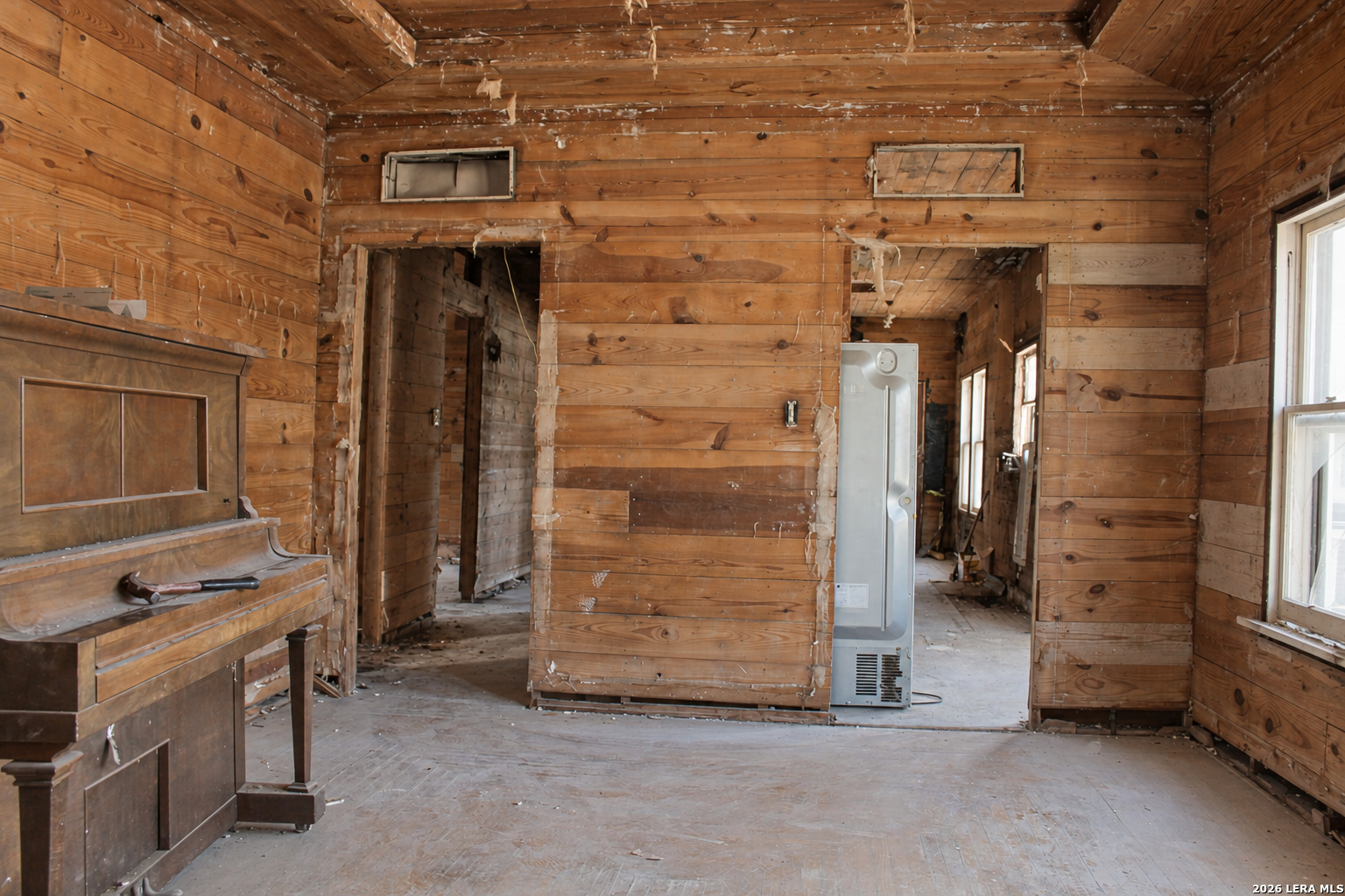 1944 W Summit, San Antonio, TX 78201