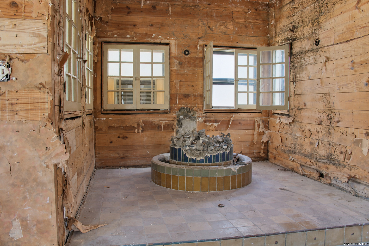 1944 W Summit, San Antonio, TX 78201
