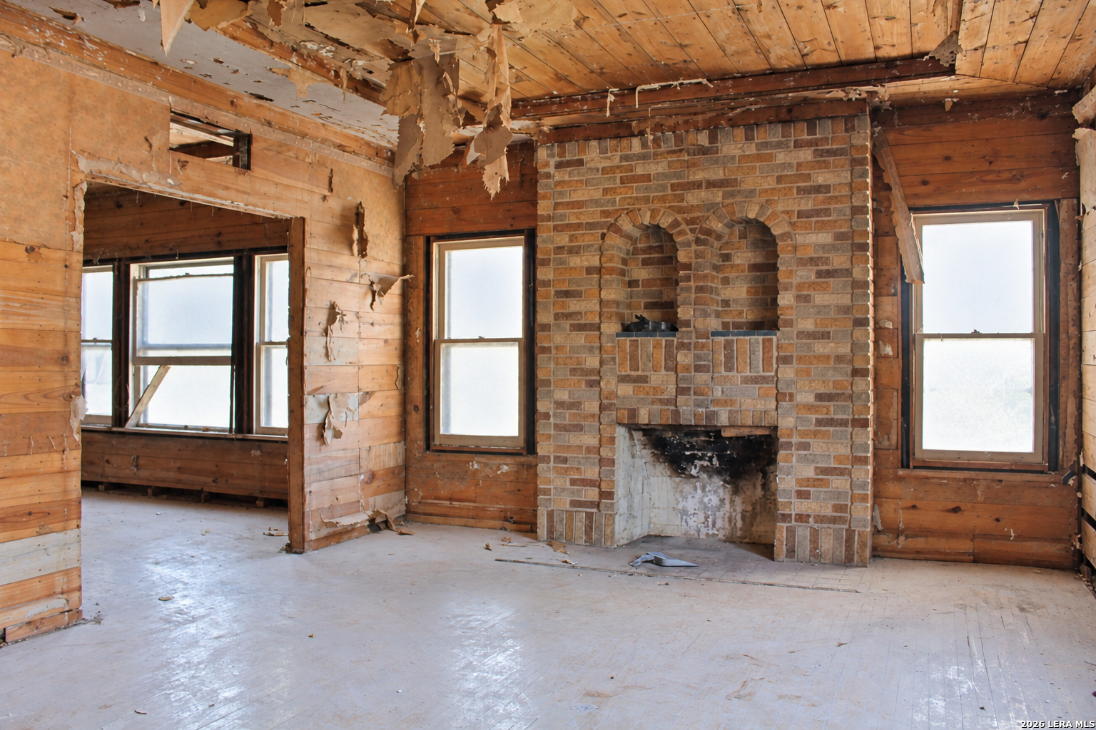 1944 W Summit, San Antonio, TX 78201