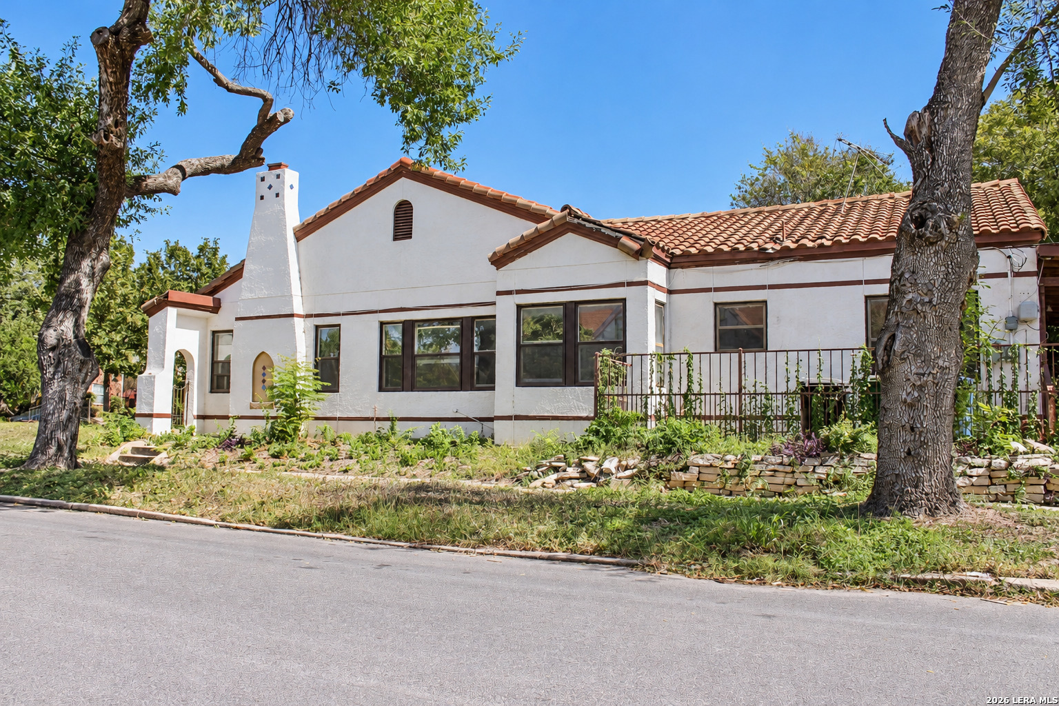 1944 W Summit, San Antonio, TX 78201