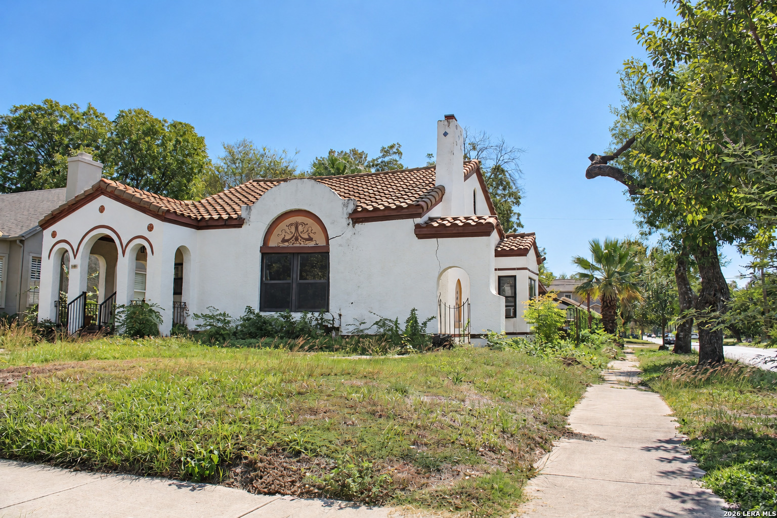 1944 W Summit, San Antonio, TX 78201