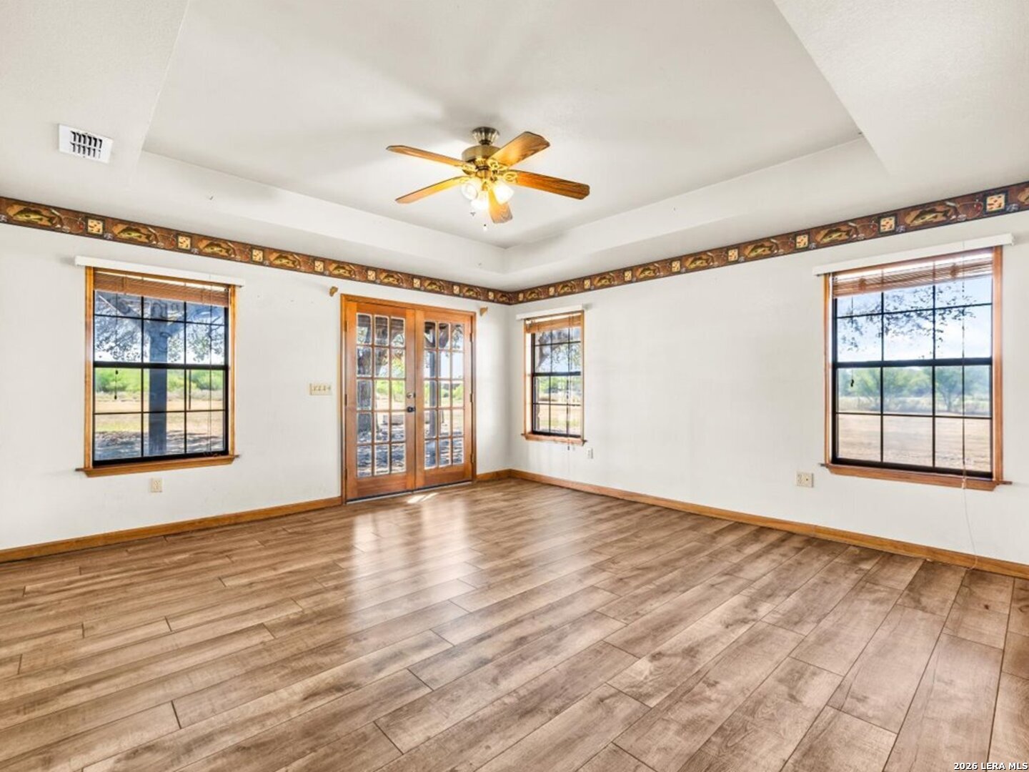 386 County Road 763, Devine, TX 78016
