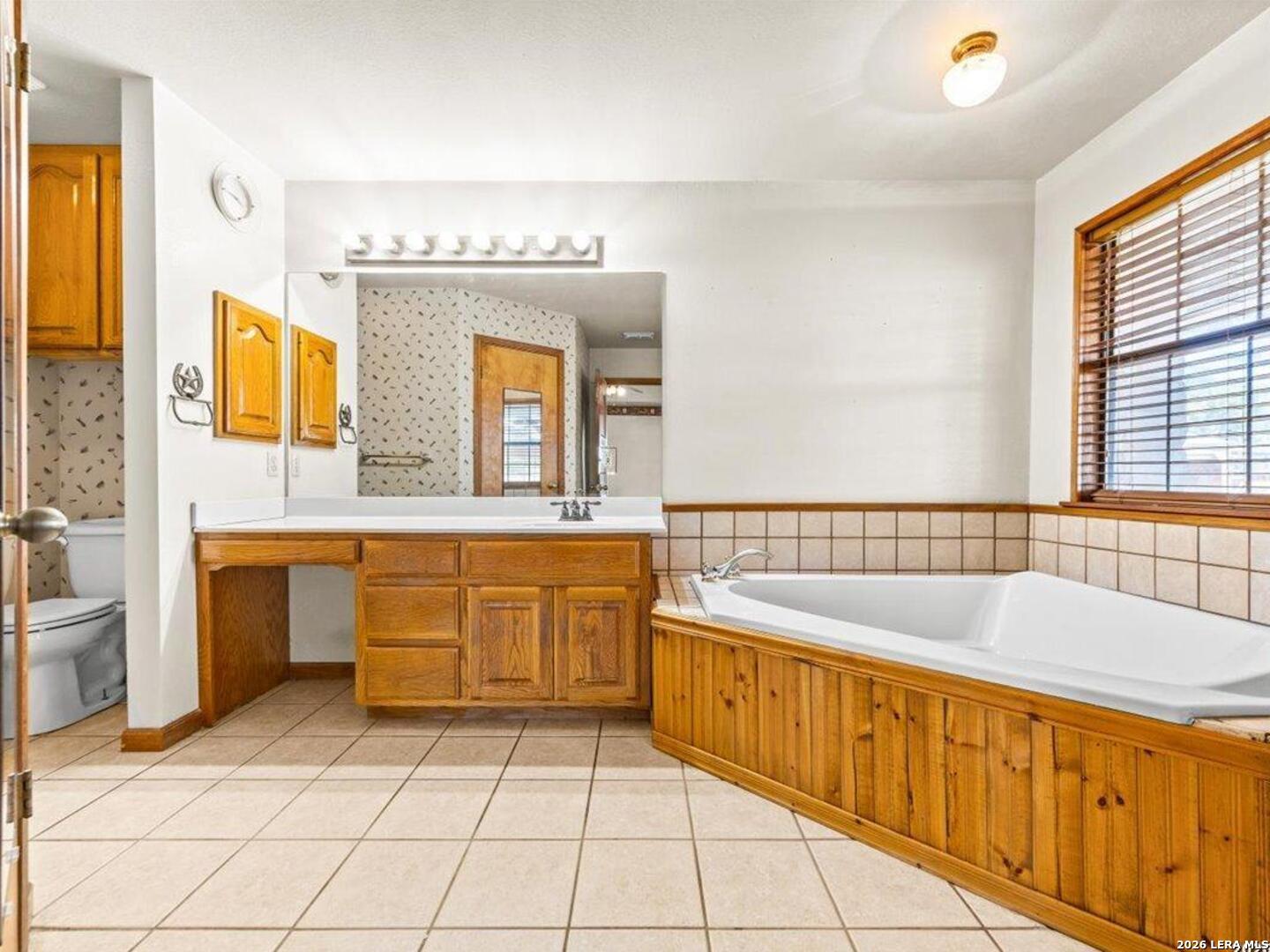 386 County Road 763, Devine, TX 78016