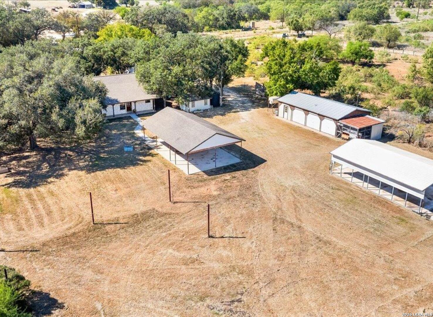 386 County Road 763, Devine, TX 78016