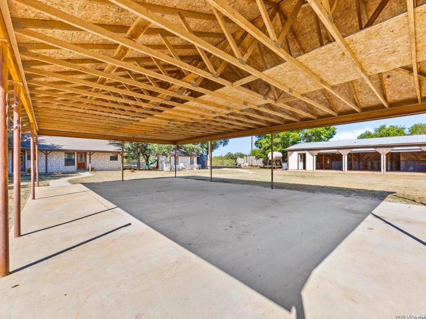 386 County Road 763, Devine, TX 78016