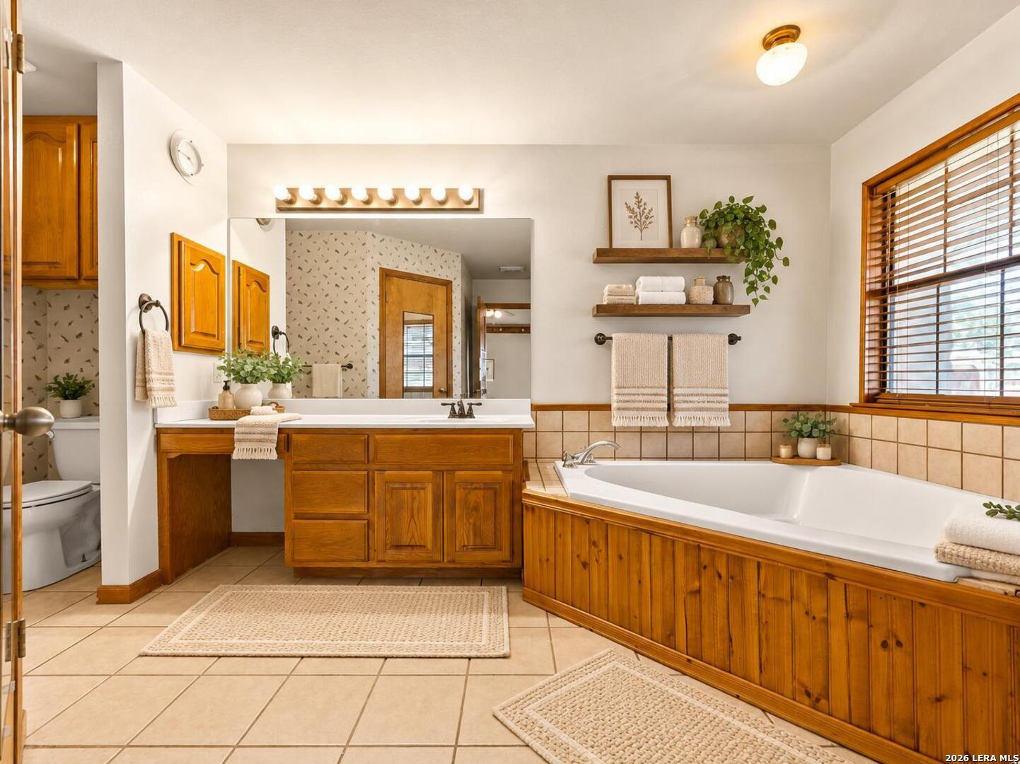 386 County Road 763, Devine, TX 78016