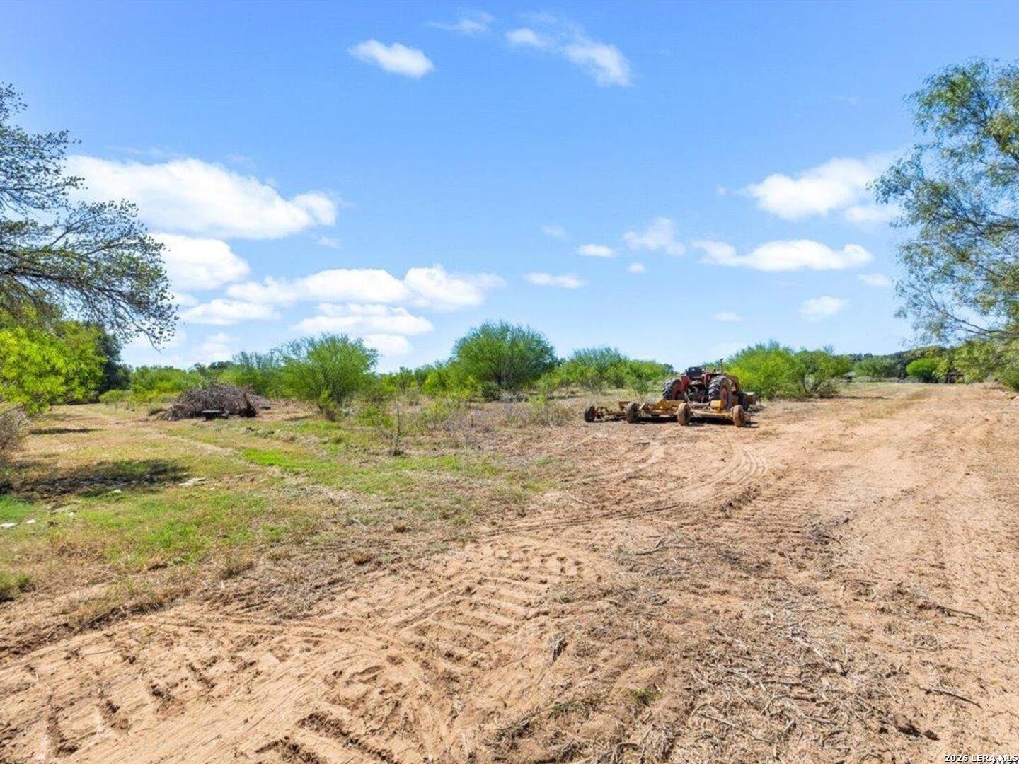386 County Road 763, Devine, TX 78016