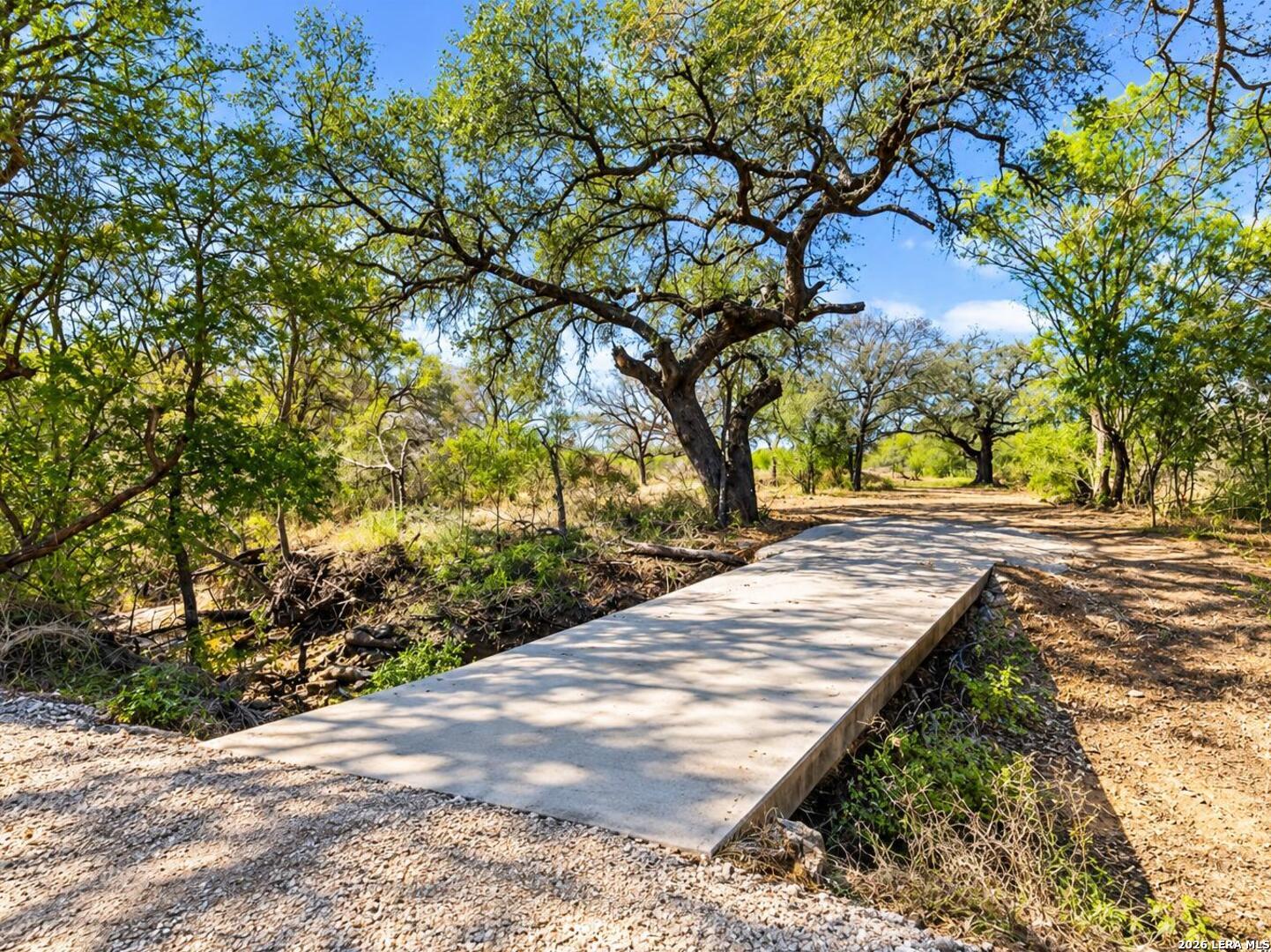 386 County Road 763, Devine, TX 78016