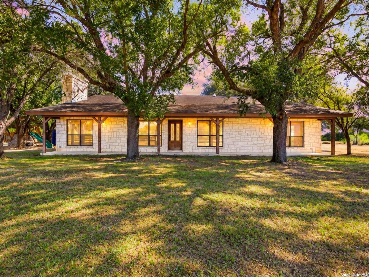 386 County Road 763, Devine, TX 78016