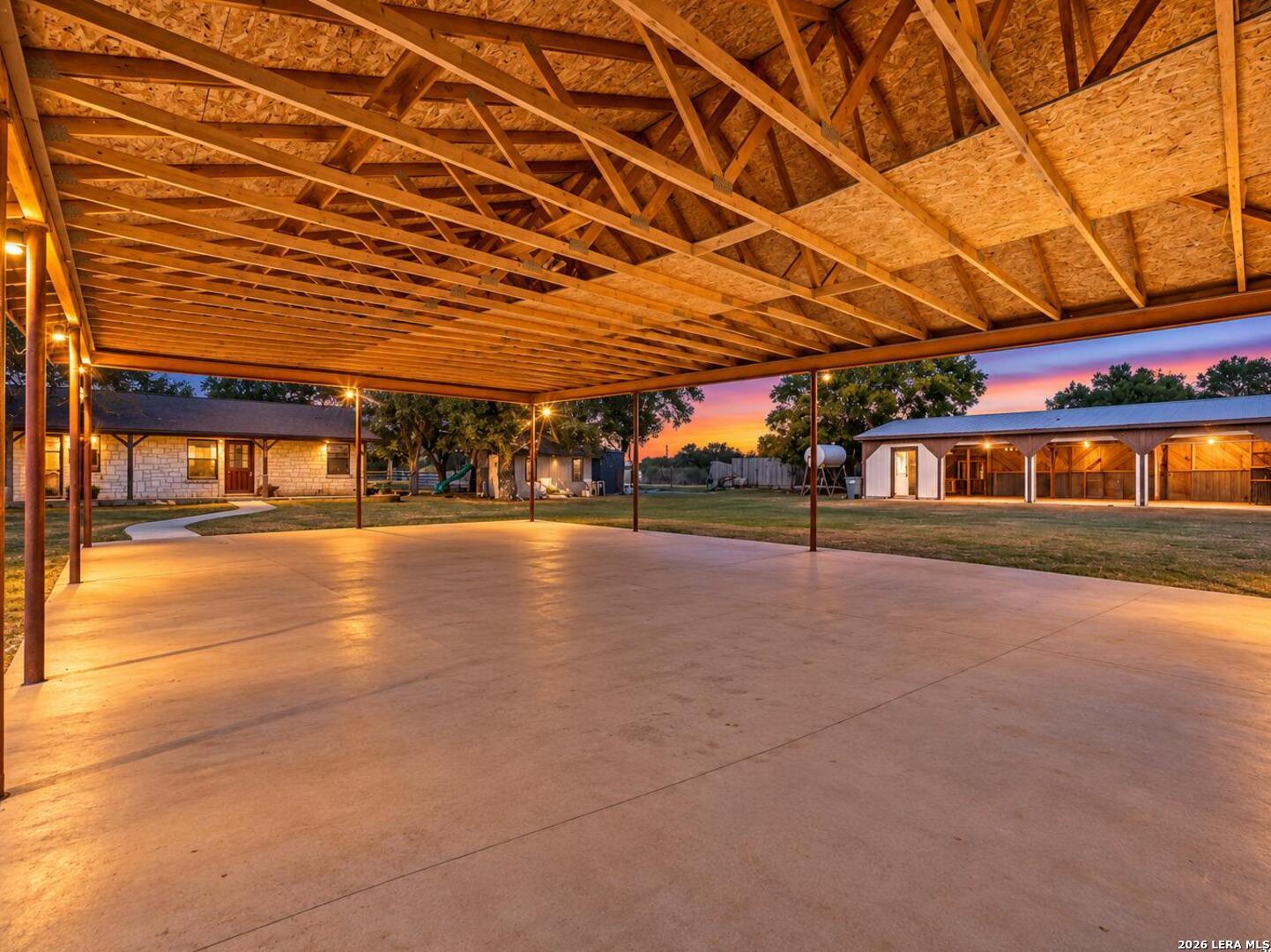 386 County Road 763, Devine, TX 78016