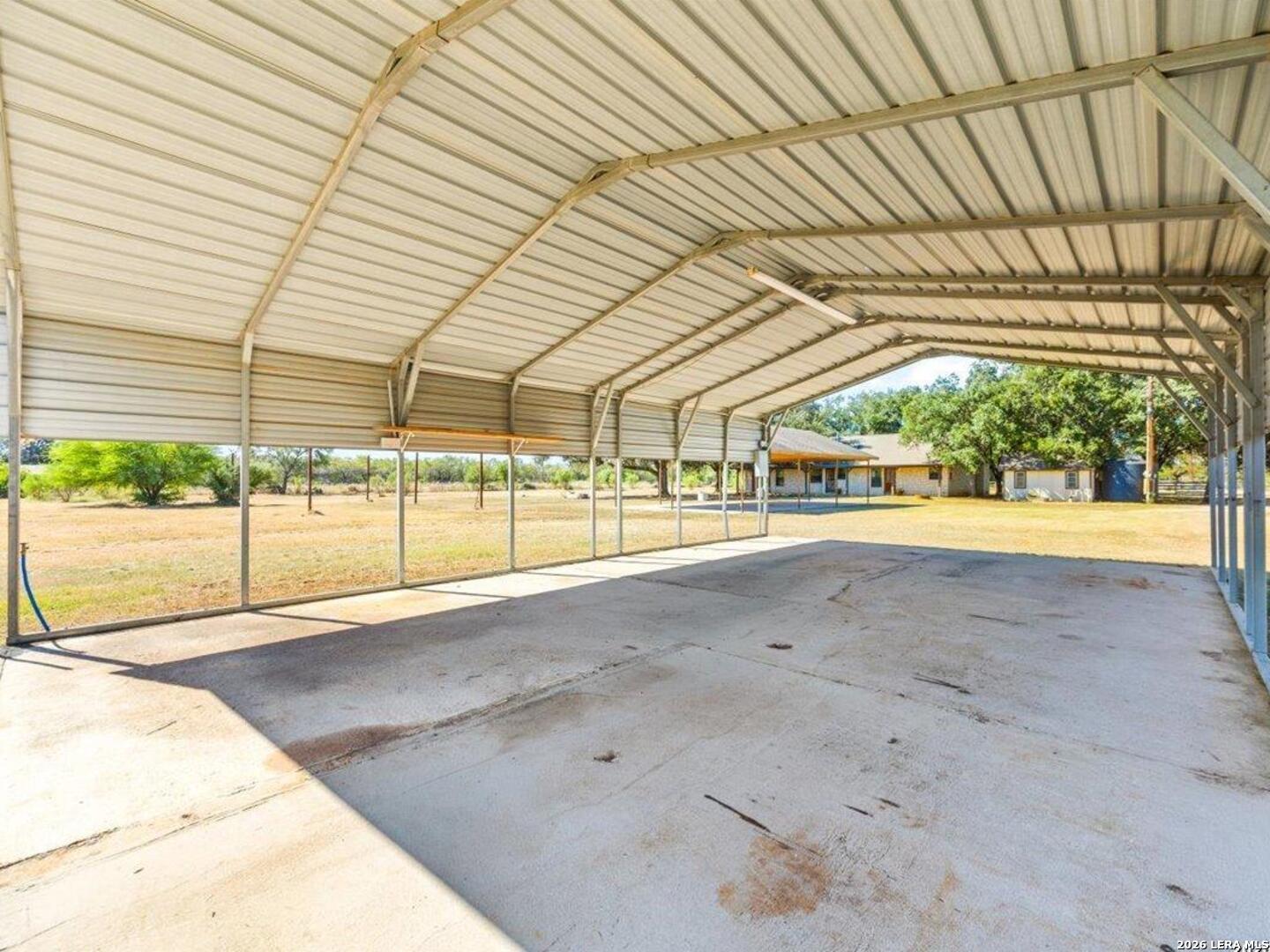 386 County Road 763, Devine, TX 78016