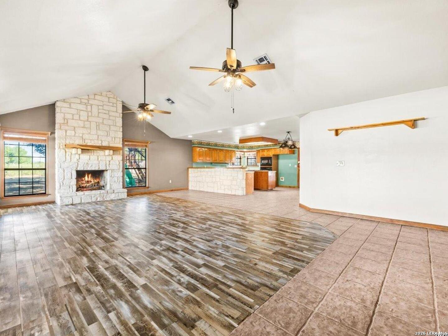 386 County Road 763, Devine, TX 78016