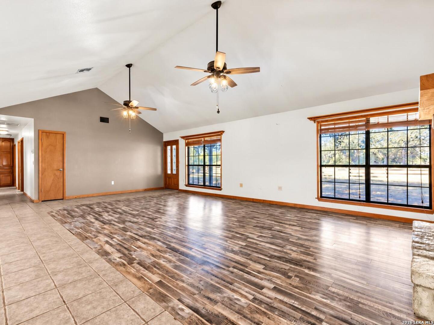 386 County Road 763, Devine, TX 78016