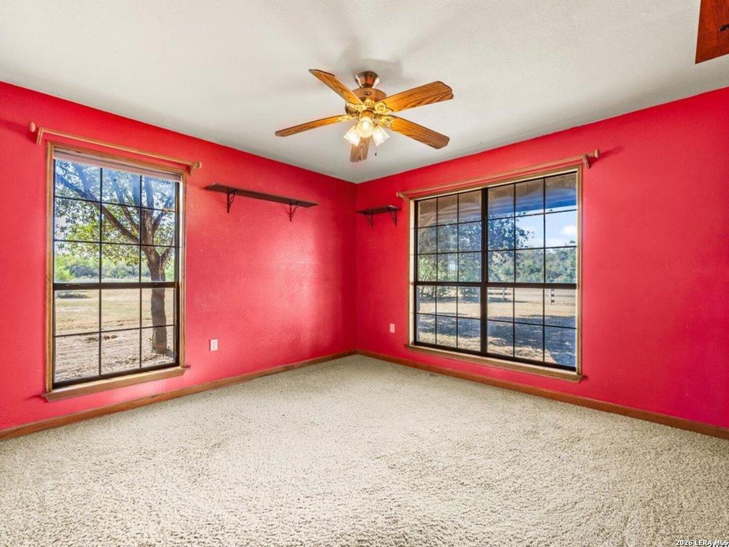 386 County Road 763, Devine, TX 78016