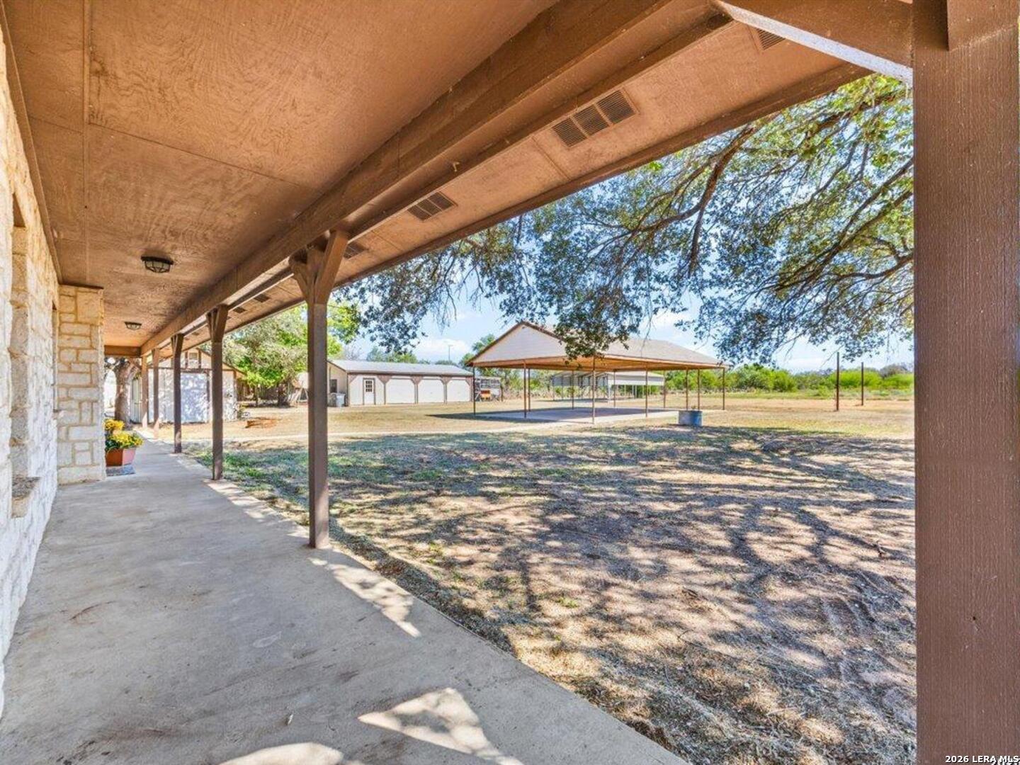 386 County Road 763, Devine, TX 78016