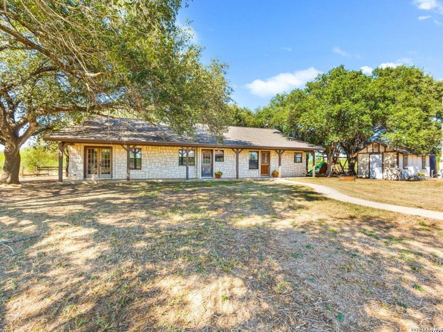 386 County Road 763, Devine, TX 78016