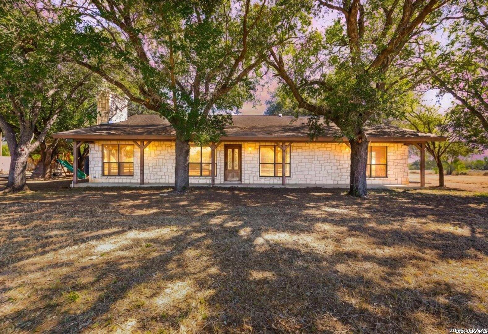 386 County Road 763, Devine, TX 78016