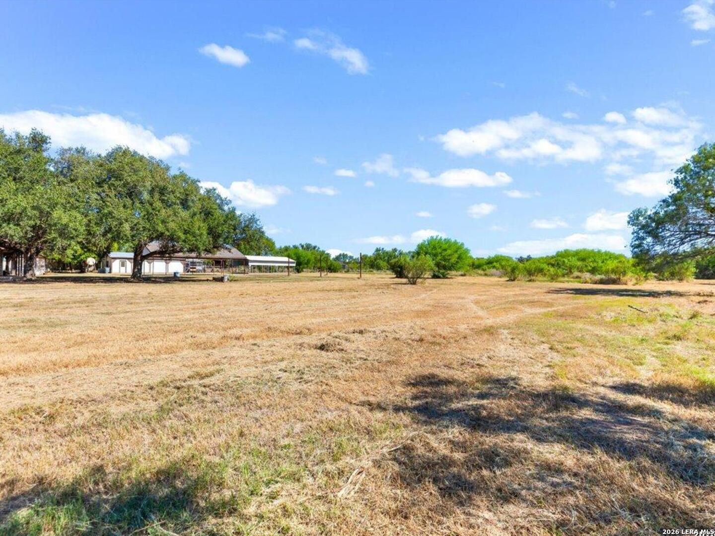 386 County Road 763, Devine, TX 78016