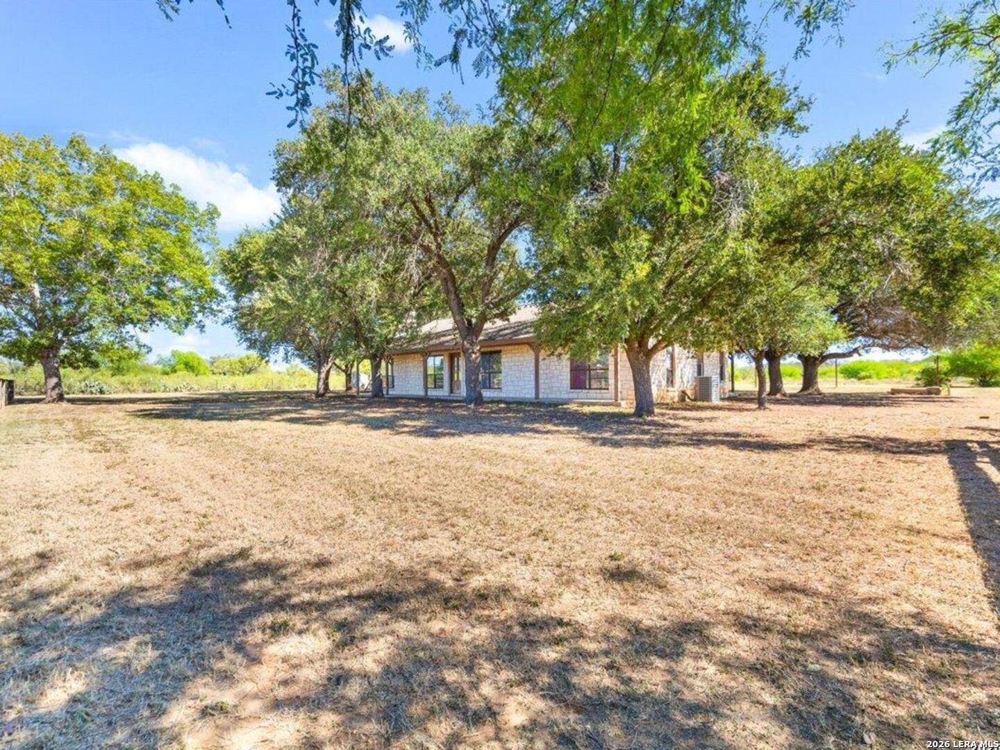 386 County Road 763, Devine, TX 78016