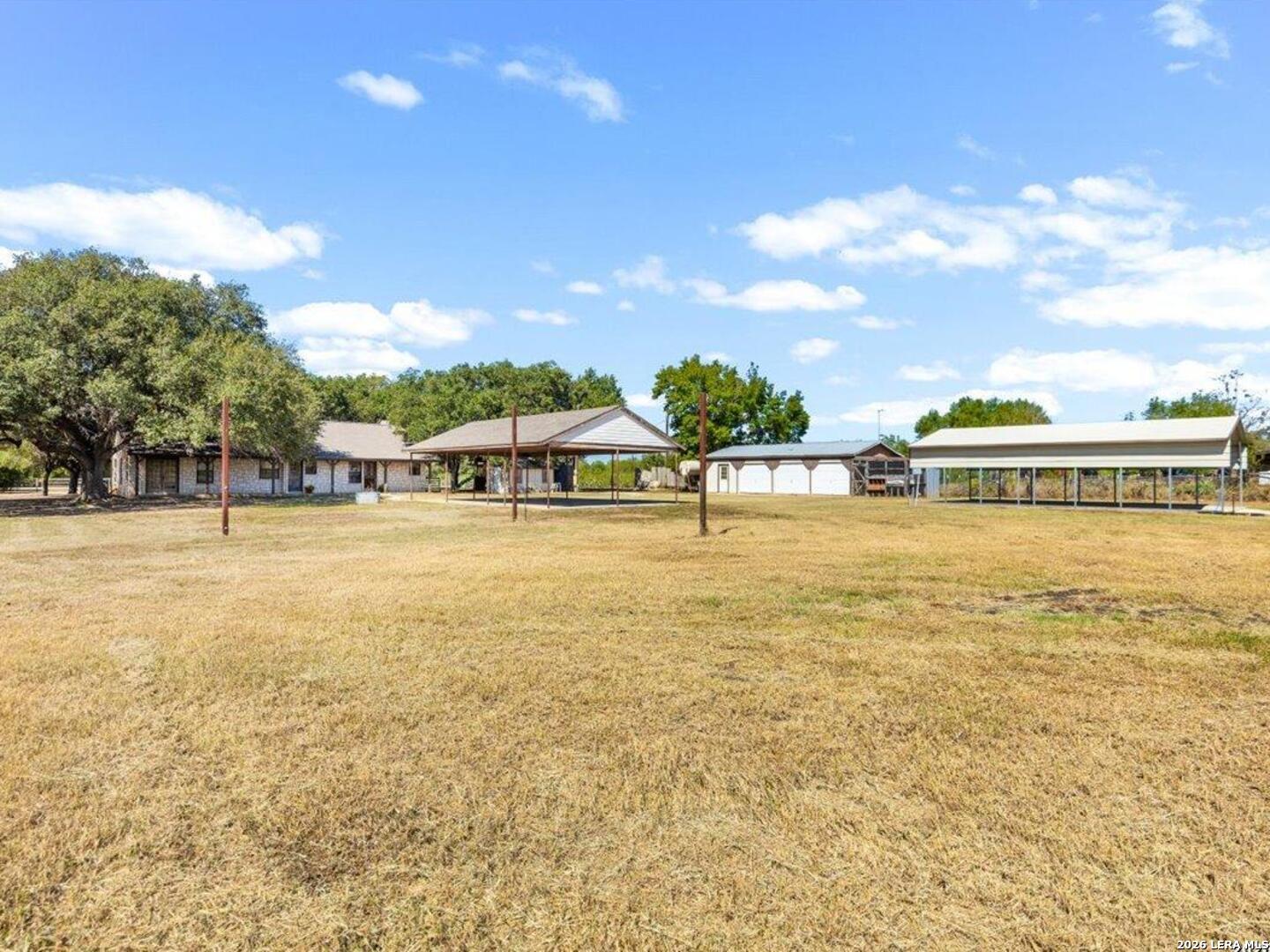 386 County Road 763, Devine, TX 78016