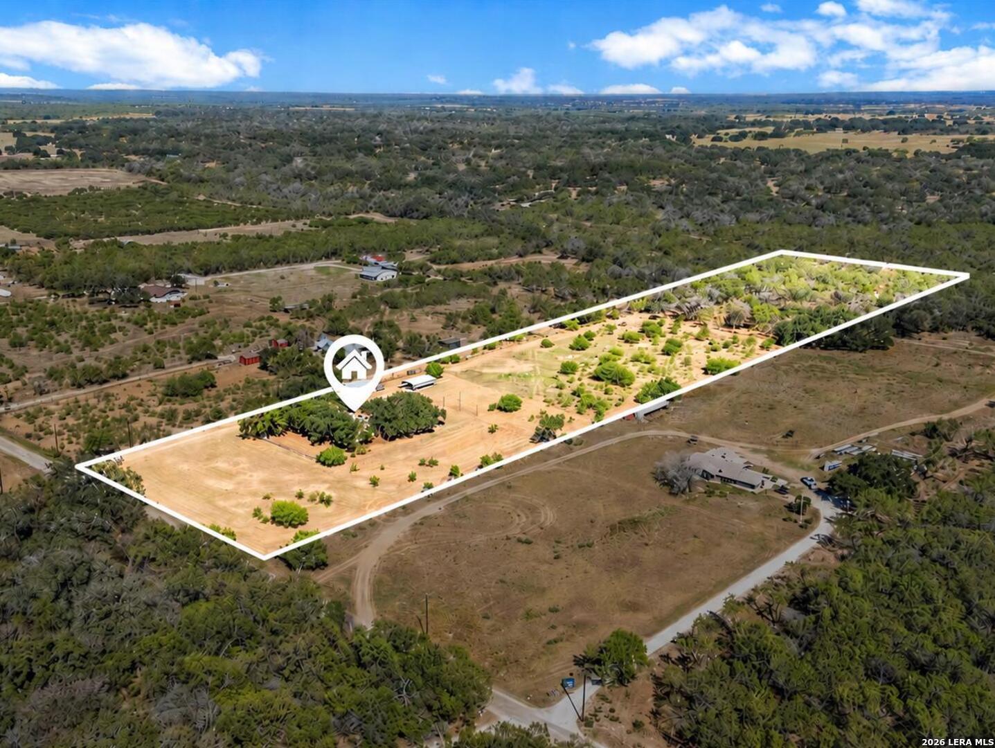 386 County Road 763, Devine, TX 78016