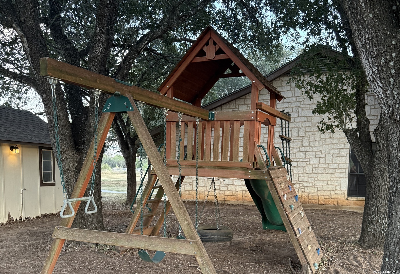386 County Road 763, Devine, TX 78016