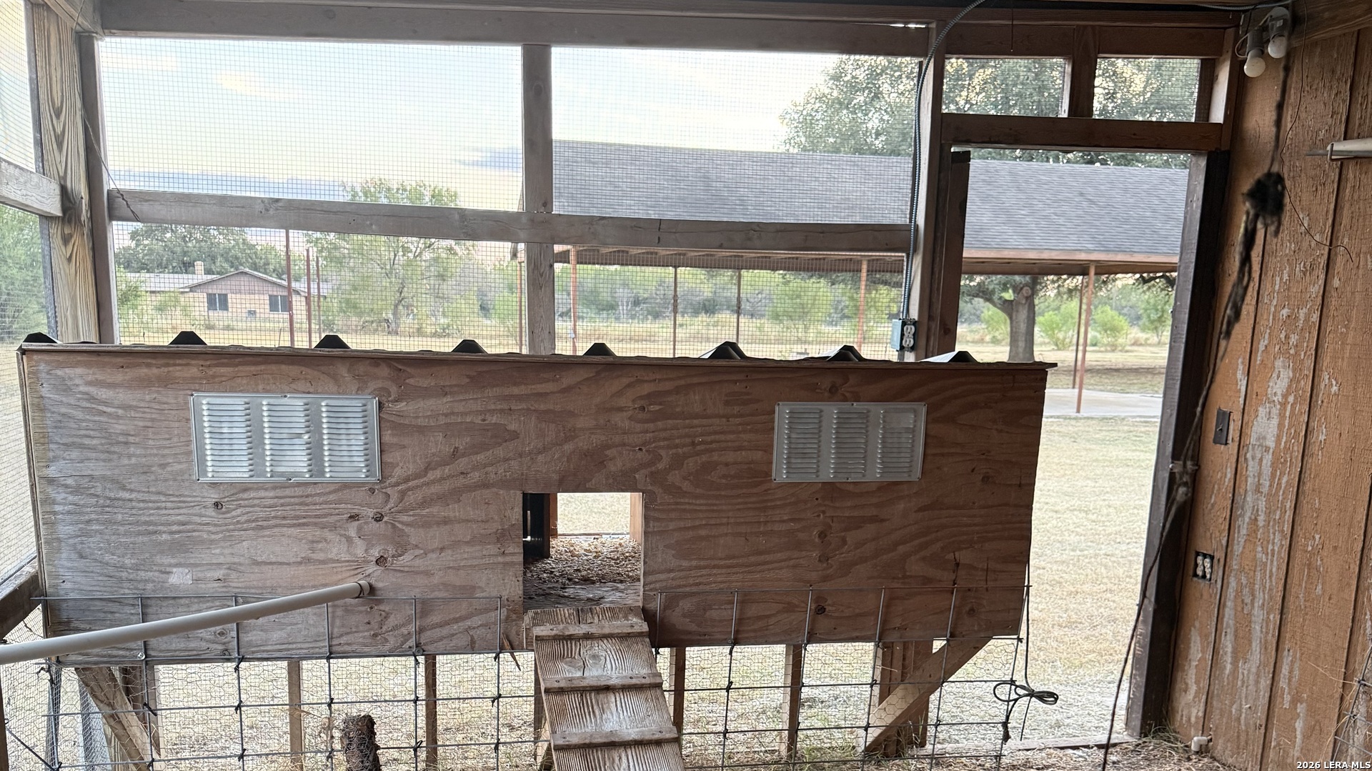 386 County Road 763, Devine, TX 78016