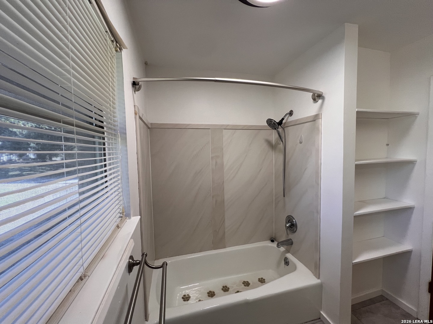 101 Diamond J Rd S, Pipe Creek, TX 78063