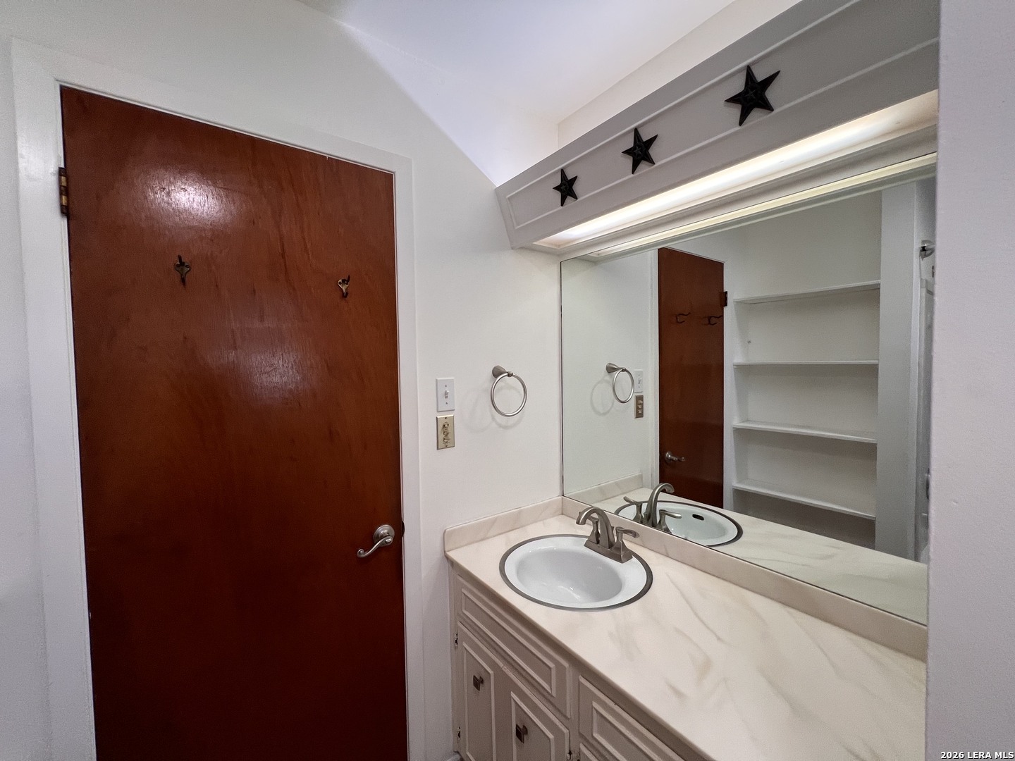 101 Diamond J Rd S, Pipe Creek, TX 78063