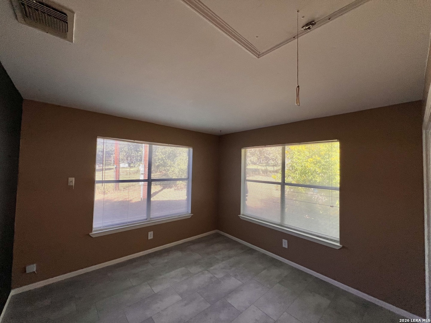 101 Diamond J Rd S, Pipe Creek, TX 78063