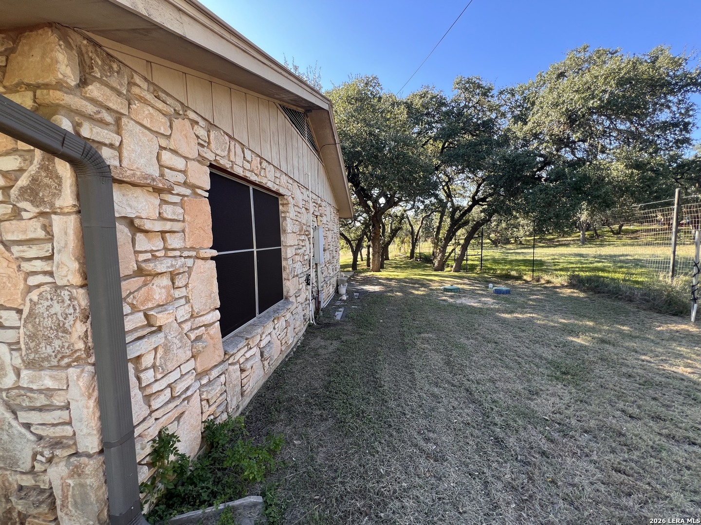 101 Diamond J Rd S, Pipe Creek, TX 78063